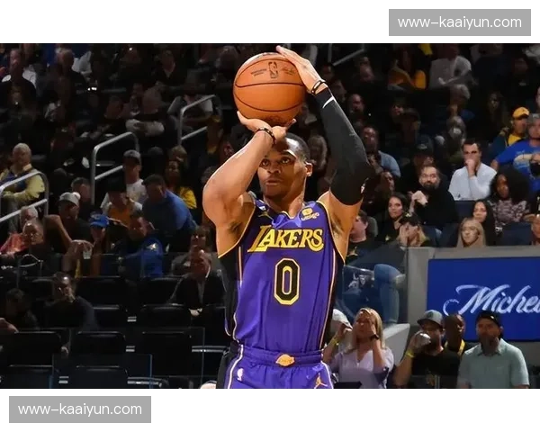 太阳努尔基奇高位掩护 手递手战术关键回合执行效率