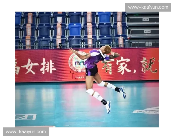 杨希进攻端潜力逐渐释放 海港边后卫参与度提升